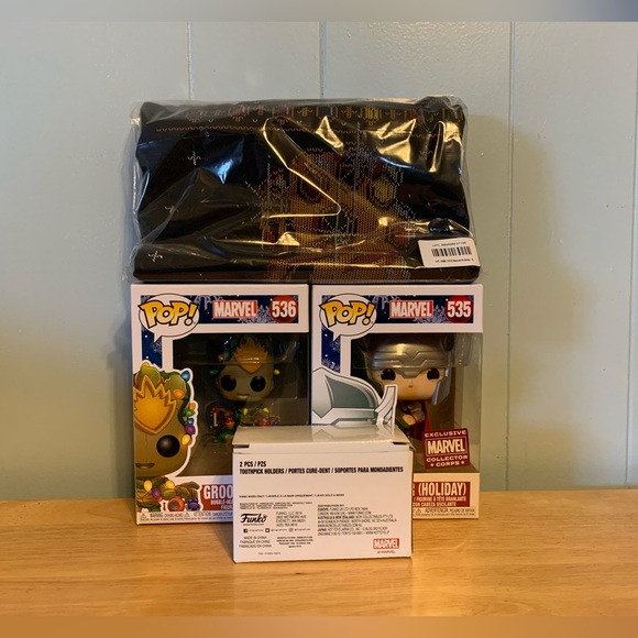 Marvel Collector Corps Hoilday Theme Full Box - Picture 2 of 13